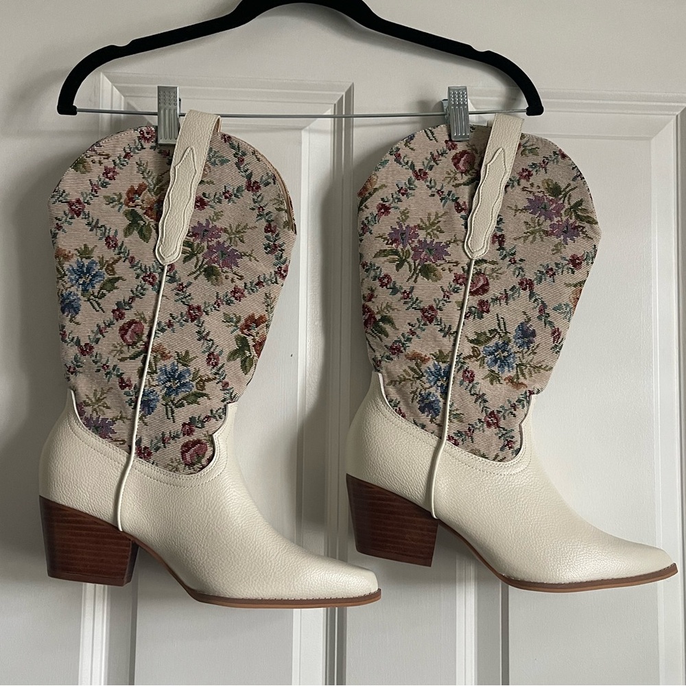 Arula wide calf white cowboy boots with floral design. Size 9, never worn